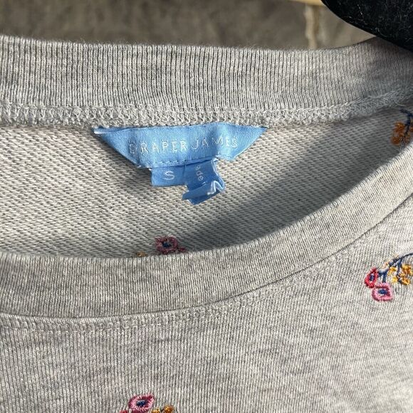 Draper James Women’s Embroidered Floral Sweatshirt Size Small - Picture 3 of 4